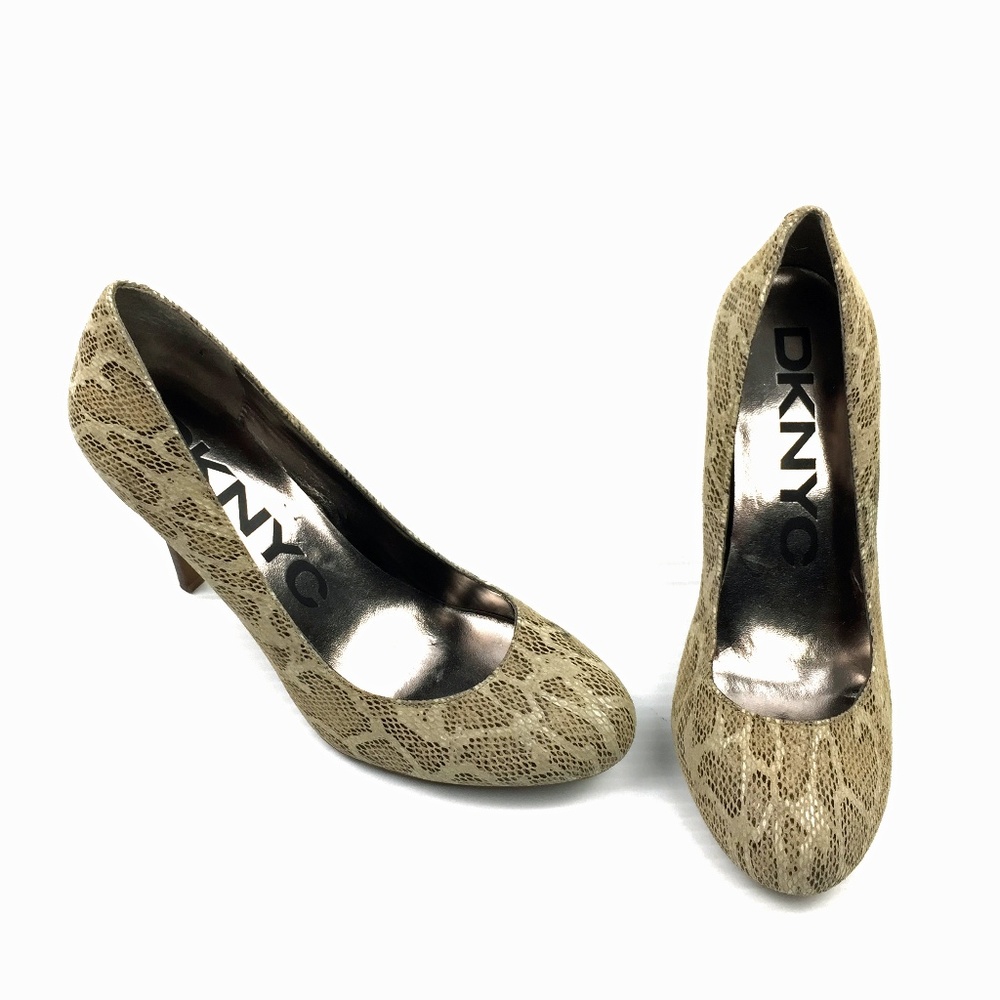 DKNYC Classic Pumps‎